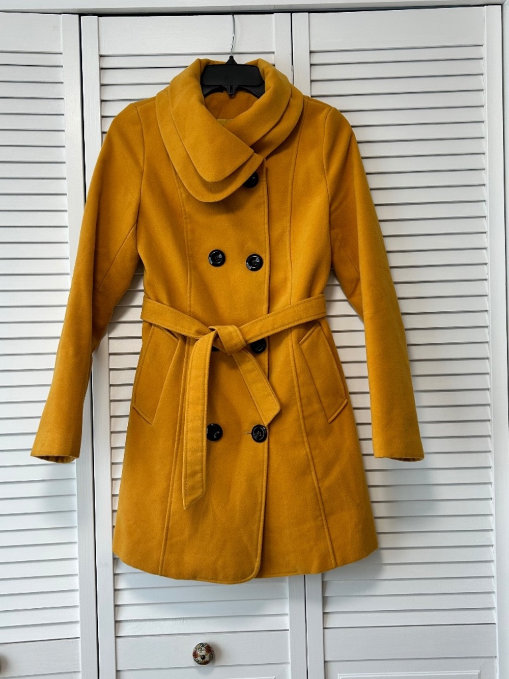 Mustard yellow wool-bend coat with layered collars XS